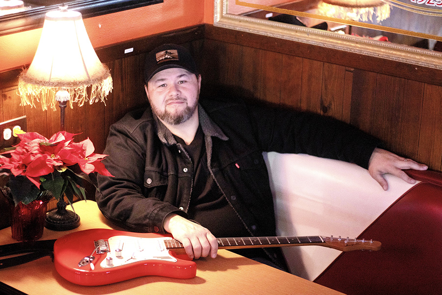 Hector Anchondo Magneto Guitars web2